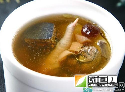 什么药材炖乌鸡汤好
